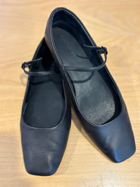Nelson Made - Phoebe Flat, Black - 40