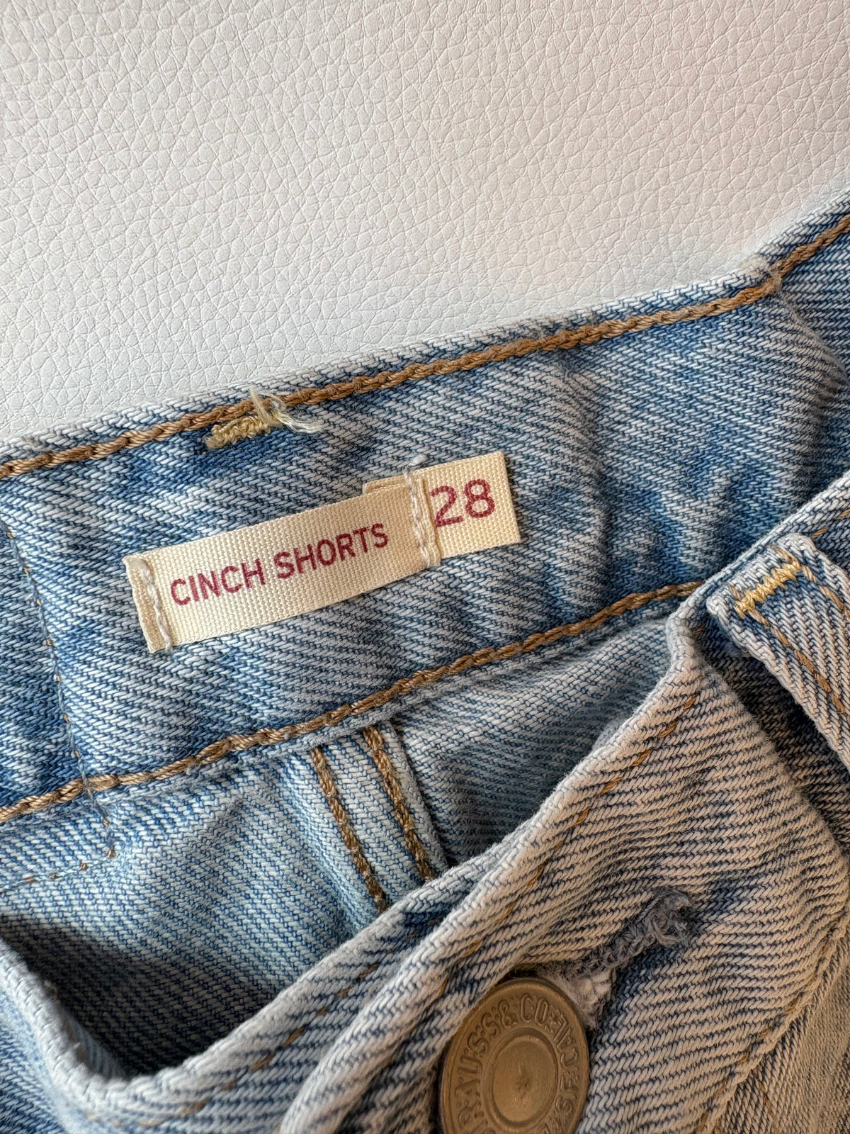 Levi's Cinch Shorts - 28