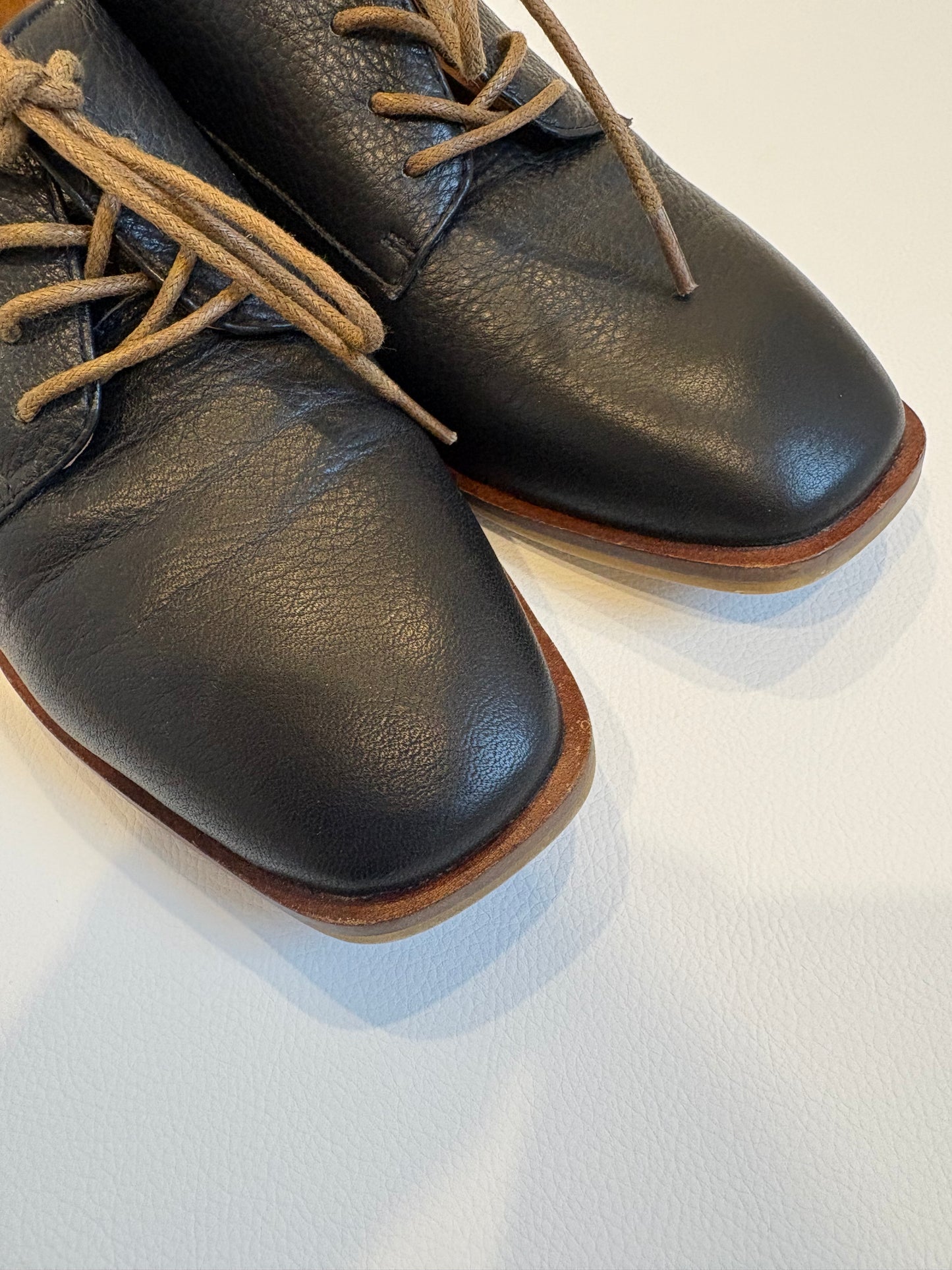 Bresley Lace Ups - 37