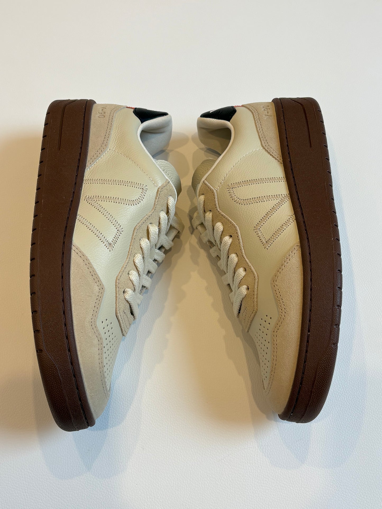 Veja V-90 ZZ O.T Leather – Pierre Almond Black - 40 (RRP $299)