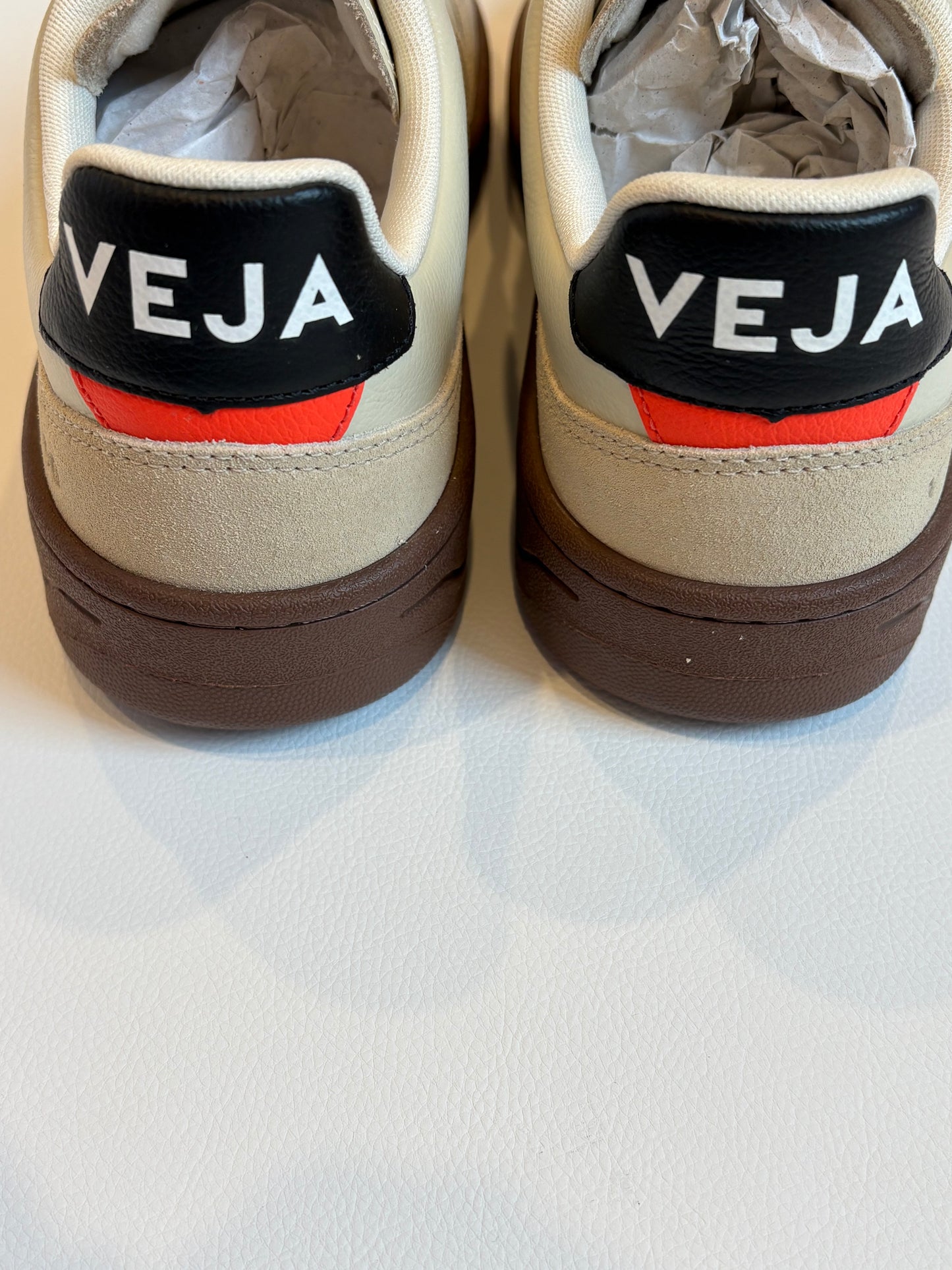 Veja V-90 ZZ O.T Leather – Pierre Almond Black - 40 (RRP $299)