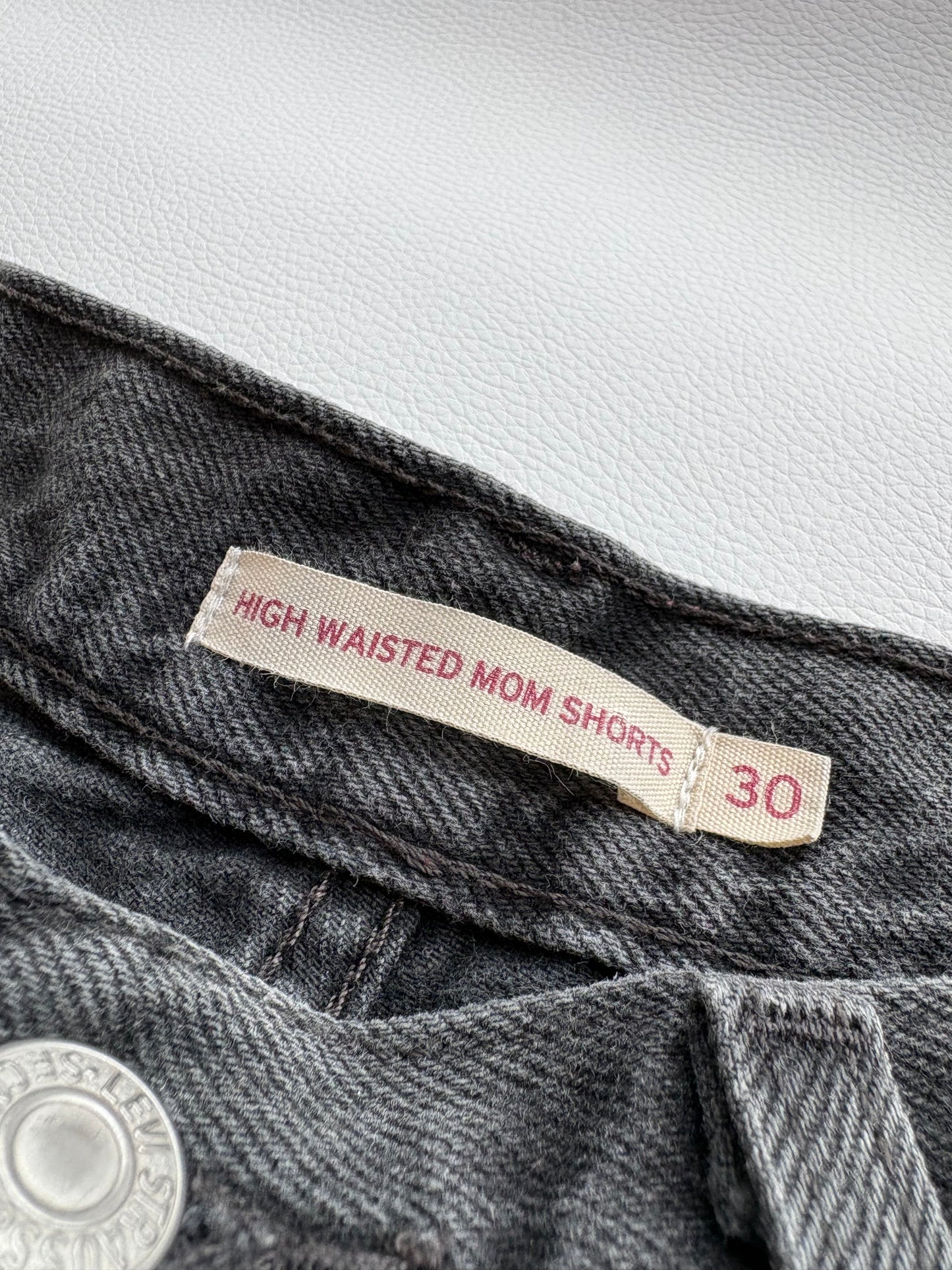 Levi's High Waisted Mom Shorts - 30