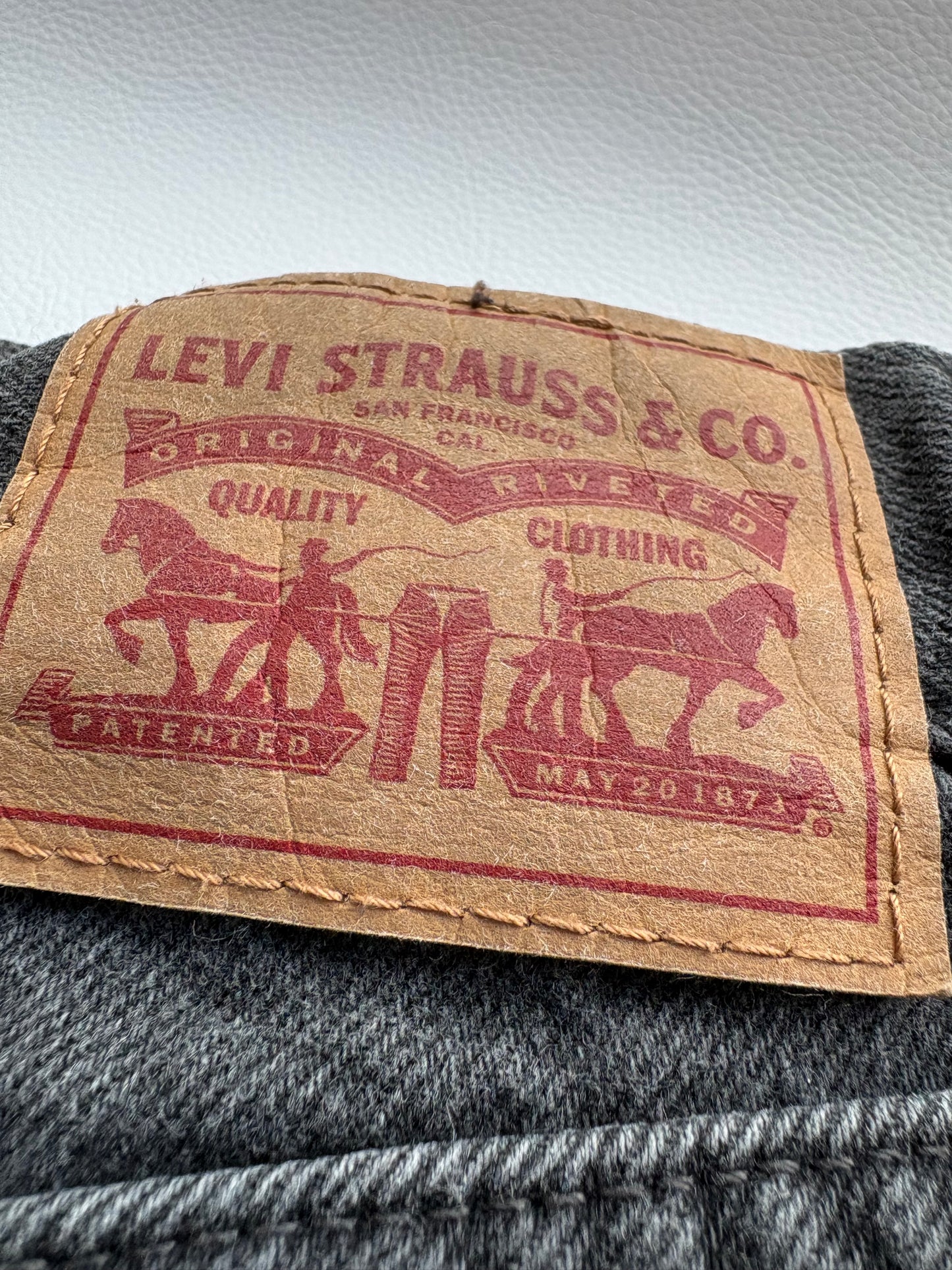 Levi's High Waisted Mom Shorts - 30